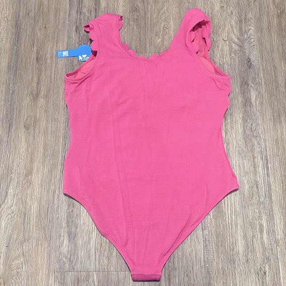 Cupshe Woman’s Swimsuit - Picture 8 of 13